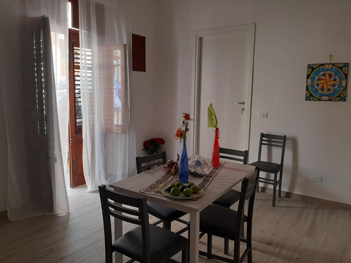 Appartamento Mozzafiato In Pieno Centro 카스텔라마레델골포 외부 사진